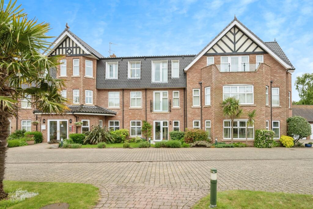 2 bedroom flat for sale in Barclay Mews, Cromer, Norfolk, NR27