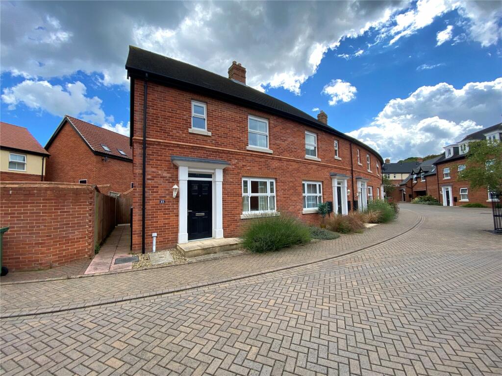 3 bedroom semidetached house for sale in Randall Crescent, Cromer