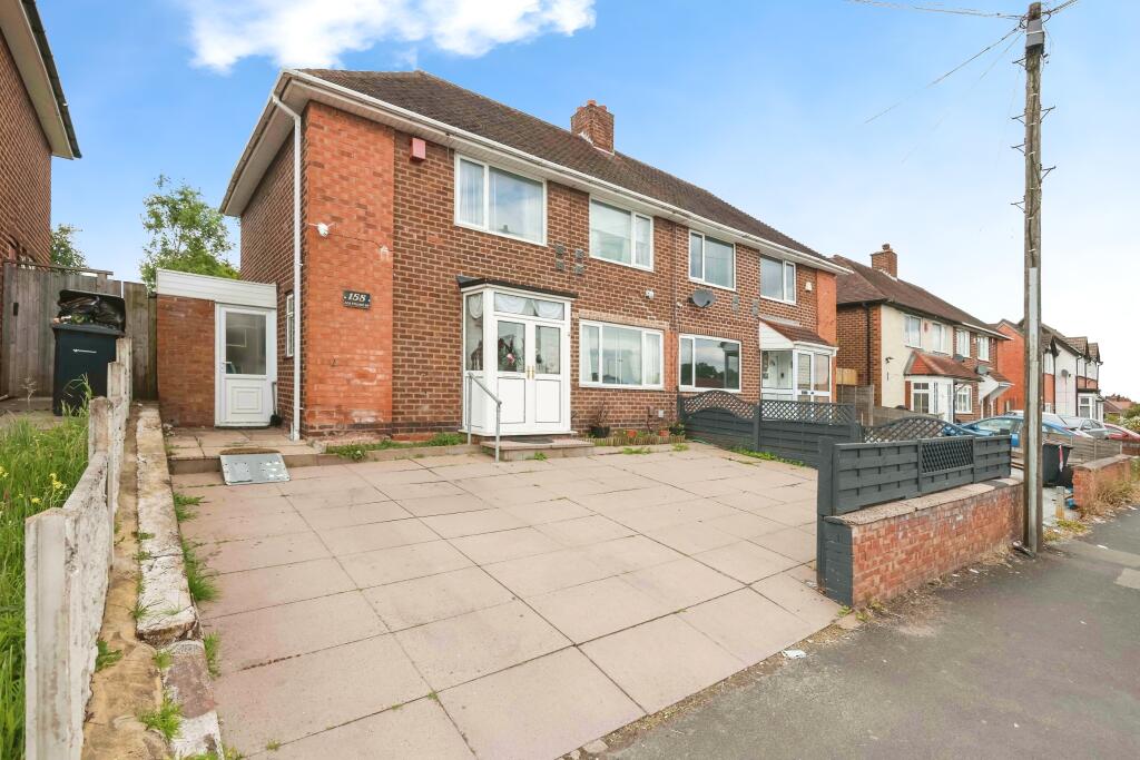 3 bedroom semidetached house for sale in Lea Village, Birmingham, West