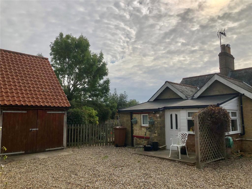 2 bedroom bungalow for sale in Ely Road, Hilgay, Downham Market, PE38