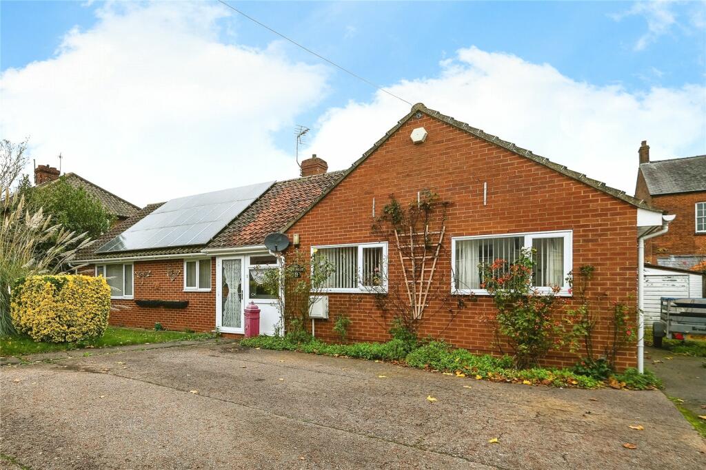 4 bedroom bungalow for sale in Spinners Lane, Swaffham, PE37
