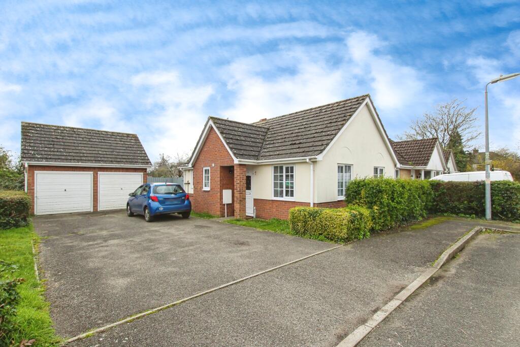 2 bedroom bungalow for sale in Waterfields, Chatteris, PE16