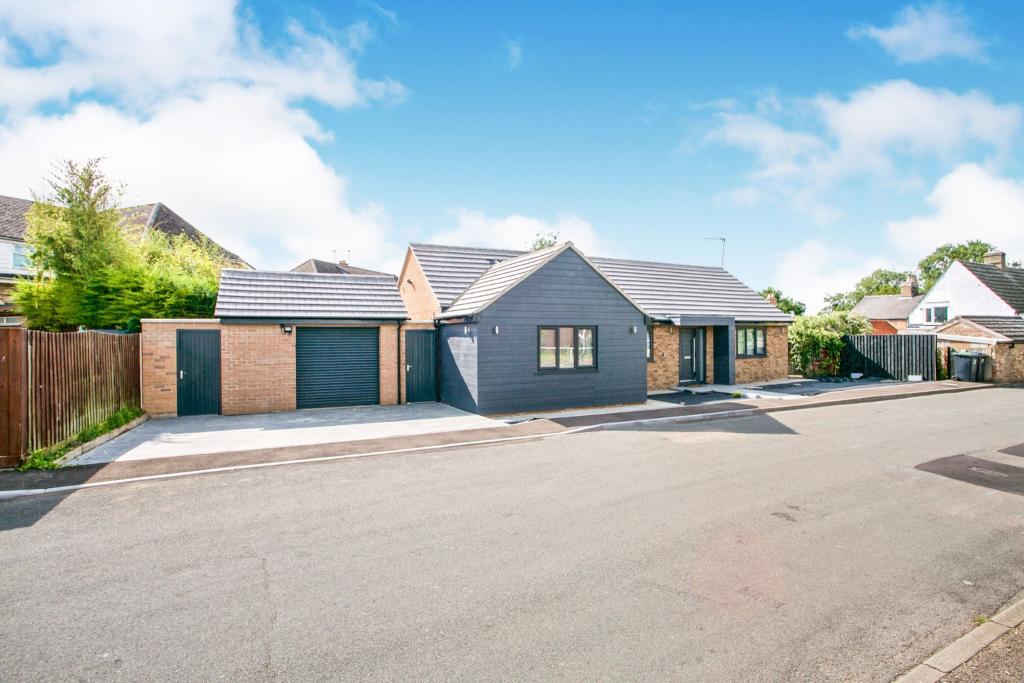 4 bedroom bungalow for sale in Bedwell Hey Lane, Witchford, Ely