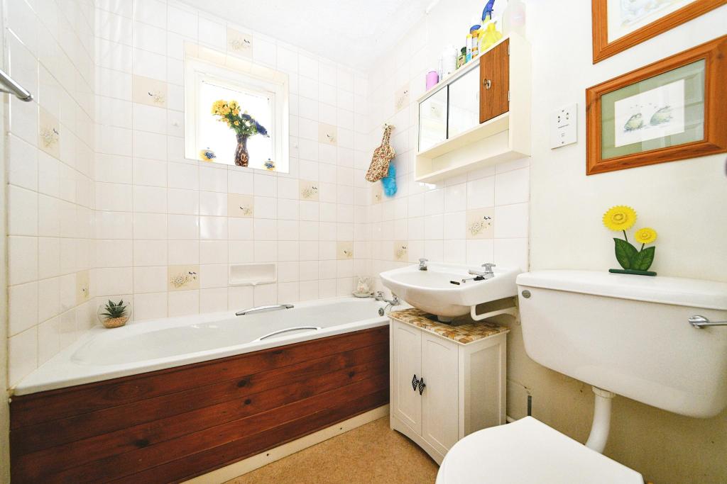 2 bedroom bungalow for sale in Appledore Lane, Wicken Green Village