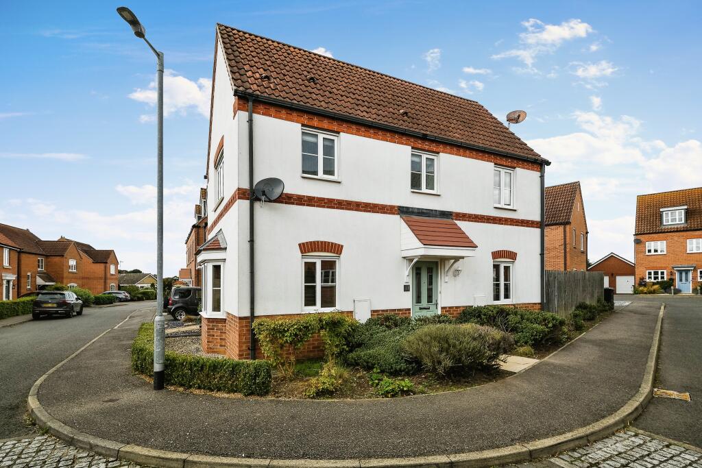 3 bedroom semidetached house for sale in Benstead Close, Heacham, King