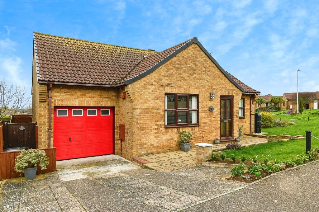 2 bedroom bungalow for sale in Annes Drive, Hunstanton, Norfolk, PE36