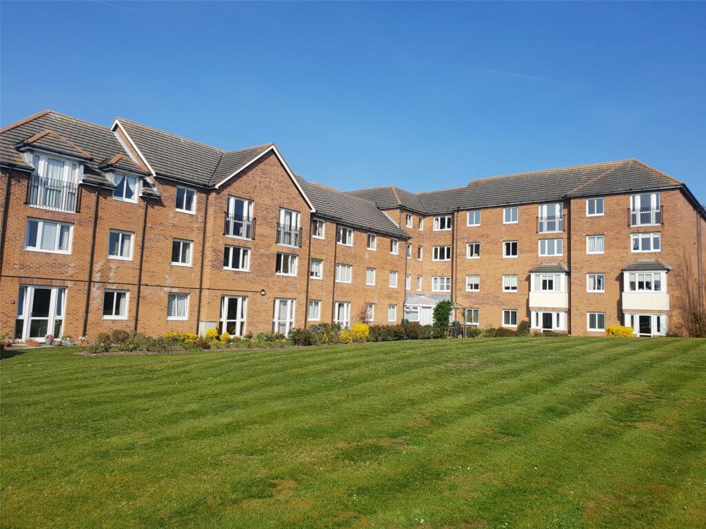 2 bedroom flat for sale in Lyndhurst Court, Hunstanton, Norfolk, PE36