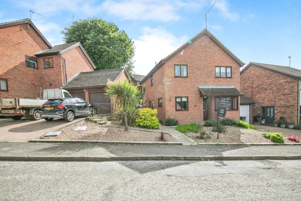 4 bedroom detached house for sale in Grantham Crescent, Ipswich