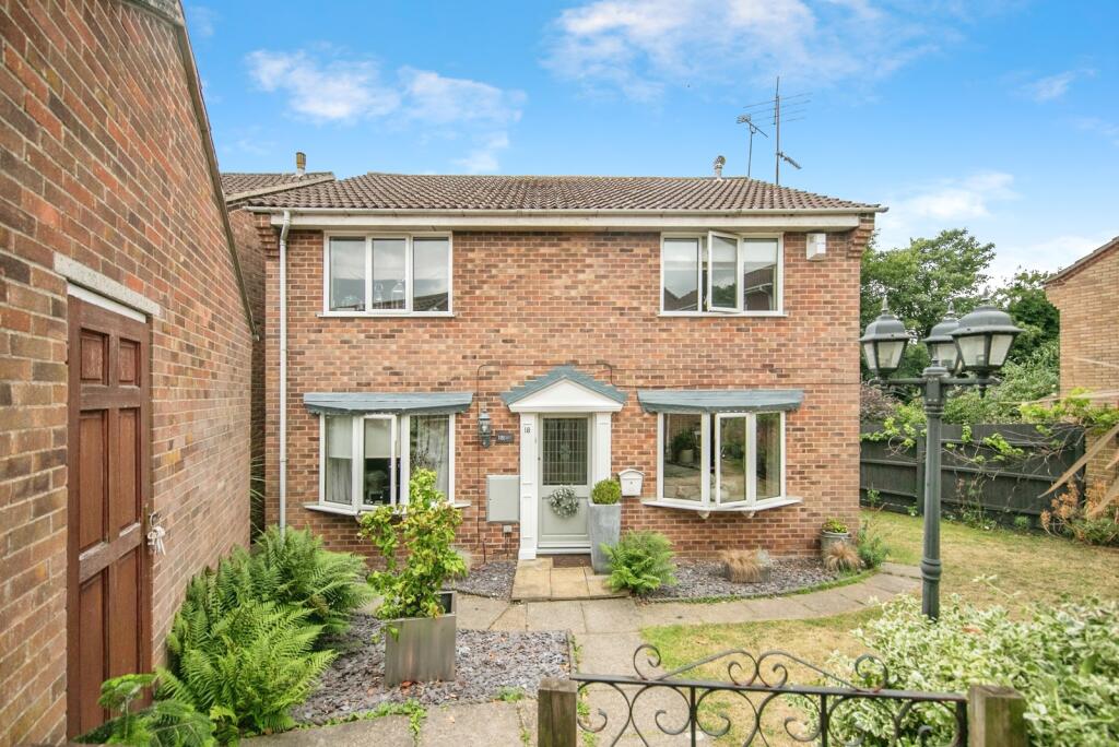 Main image of property: Newark Close, Ipswich, Suffolk, IP2