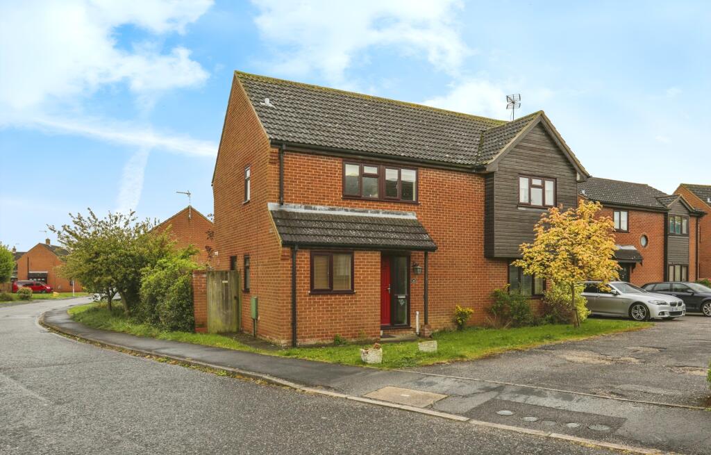 4 bedroom detached house for sale in Shakespeare Road, Stowmarket