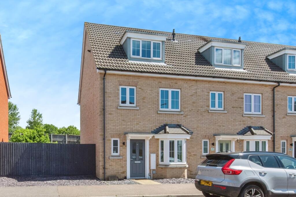 4 bedroom end of terrace house