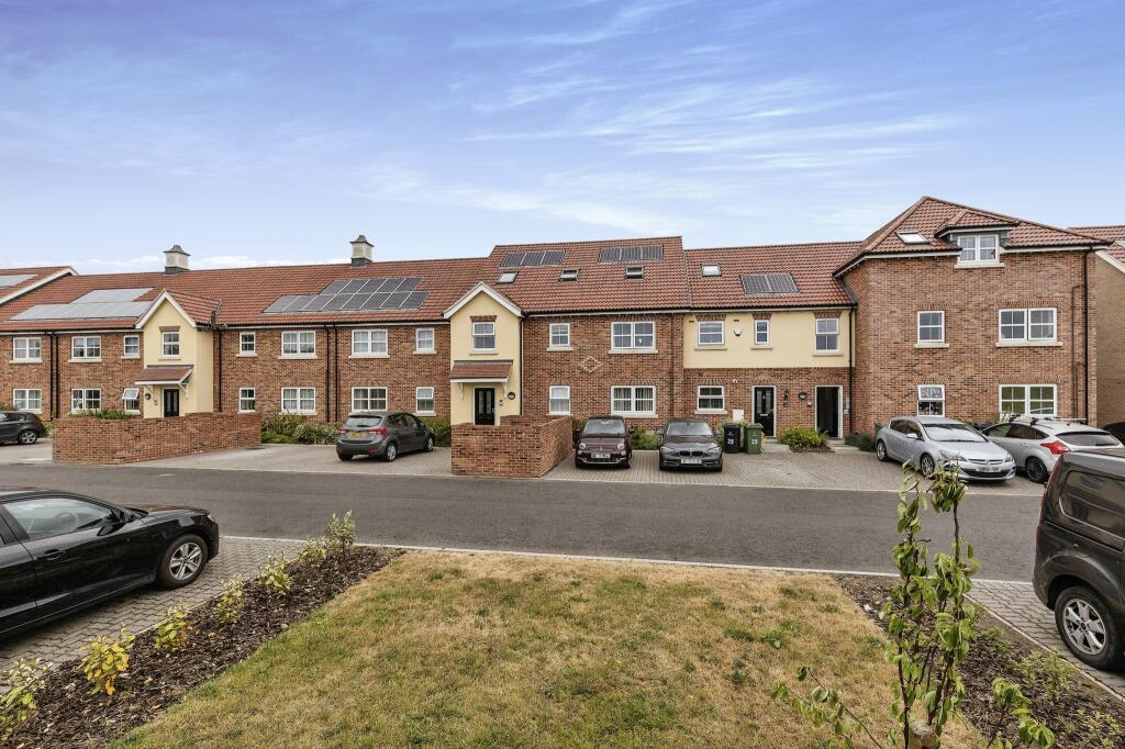 3 bedroom flat for sale in Finch Drive, Watton, Thetford, Norfolk, IP25