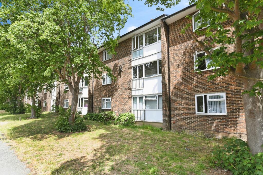 Main image of property: The Knares, Basildon, Essex, SS16