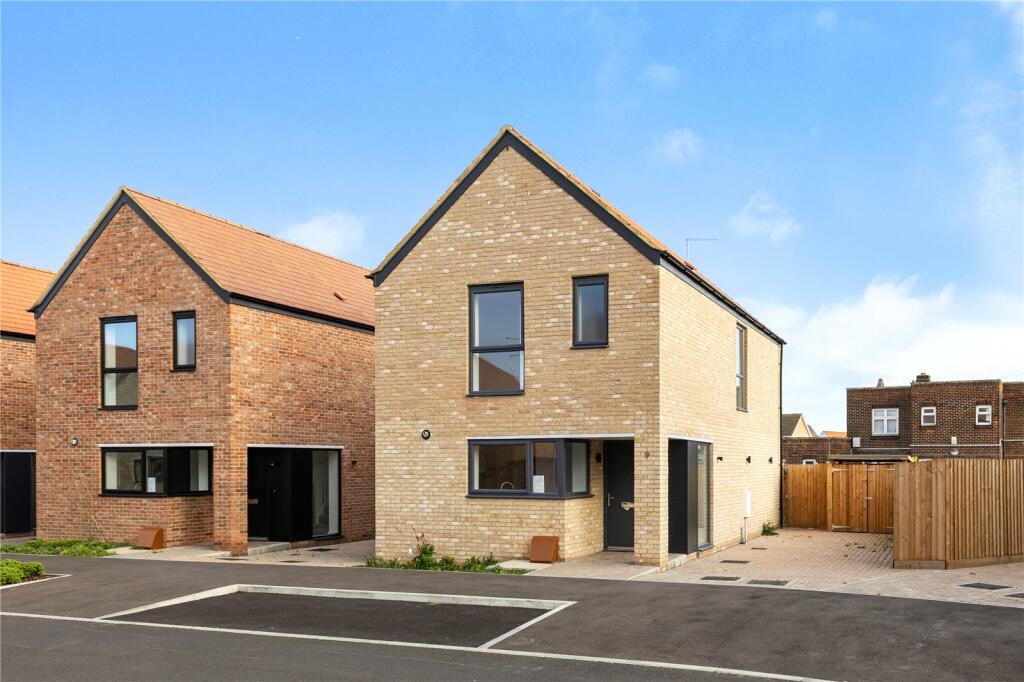 Main image of property: Beechwood, Basildon, Essex, SS14