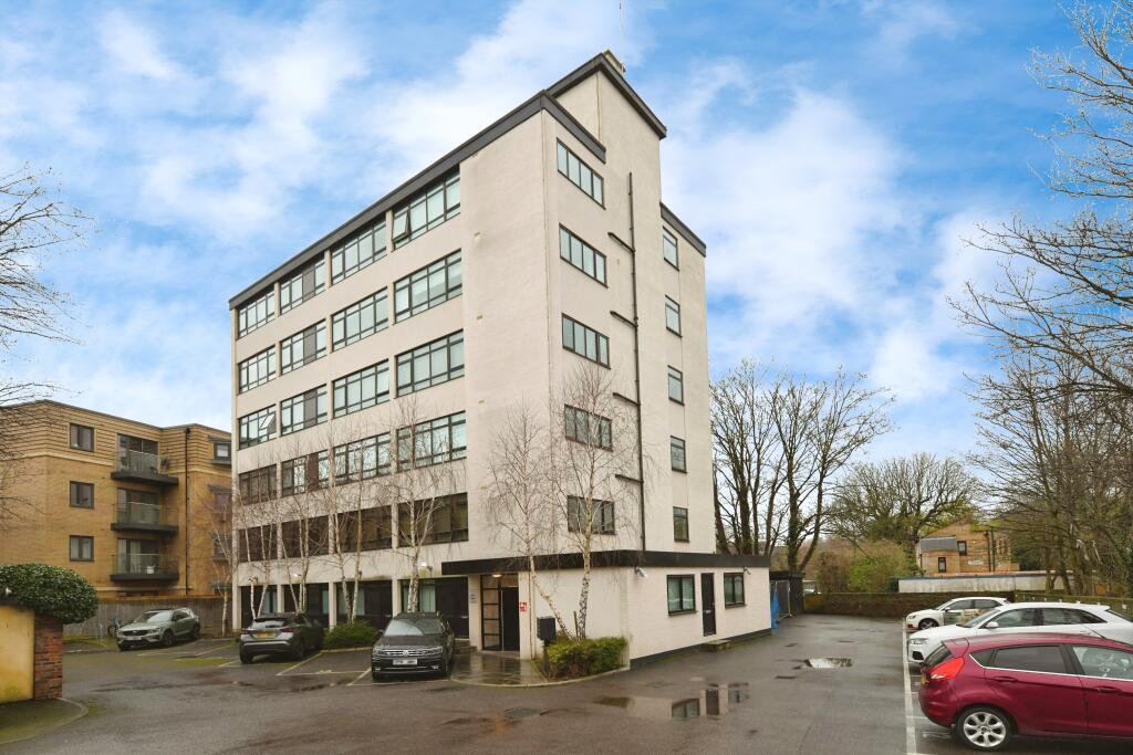 2 bedroom flat for sale in Springfield Road, Chelmsford, Essex, CM2