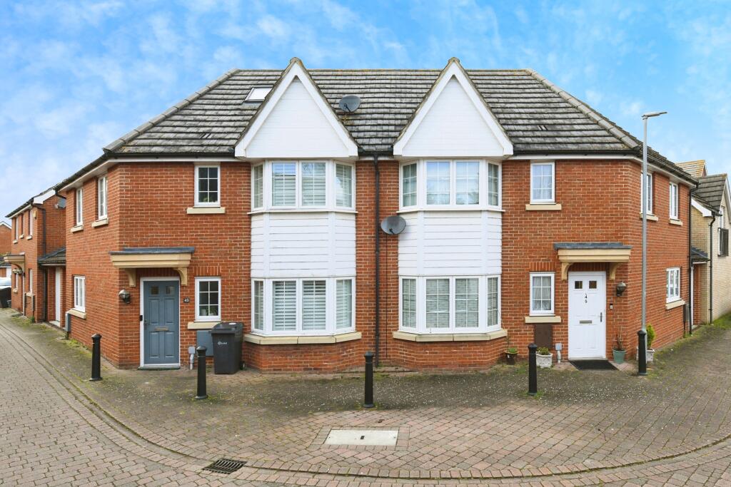 3 bedroom semi-detached house for sale in Baden Powell Close, Great Baddow, Chelmsford, Essex, CM2