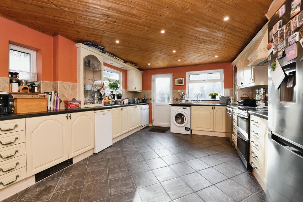 Additional property image - Maldon Road, Great Baddow, Chelmsford, Essex, CM2