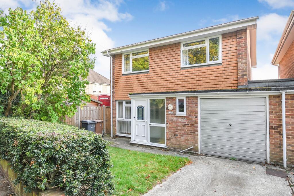 4 bedroom link detached house for sale in Trinity Road, Chelmsford