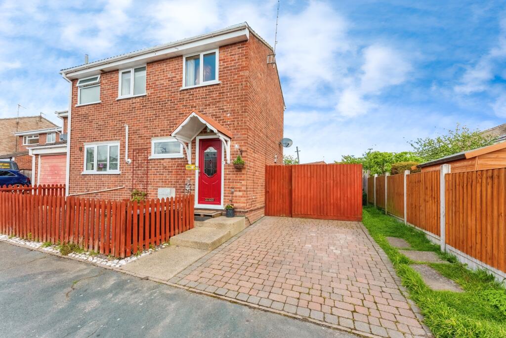 3 bedroom link detached house for sale in Queensland Drive, Colchester