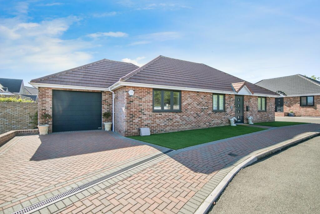 Main image of property: 1 Hillside Mews Road, Clacton-on-Sea, Essex, CO16