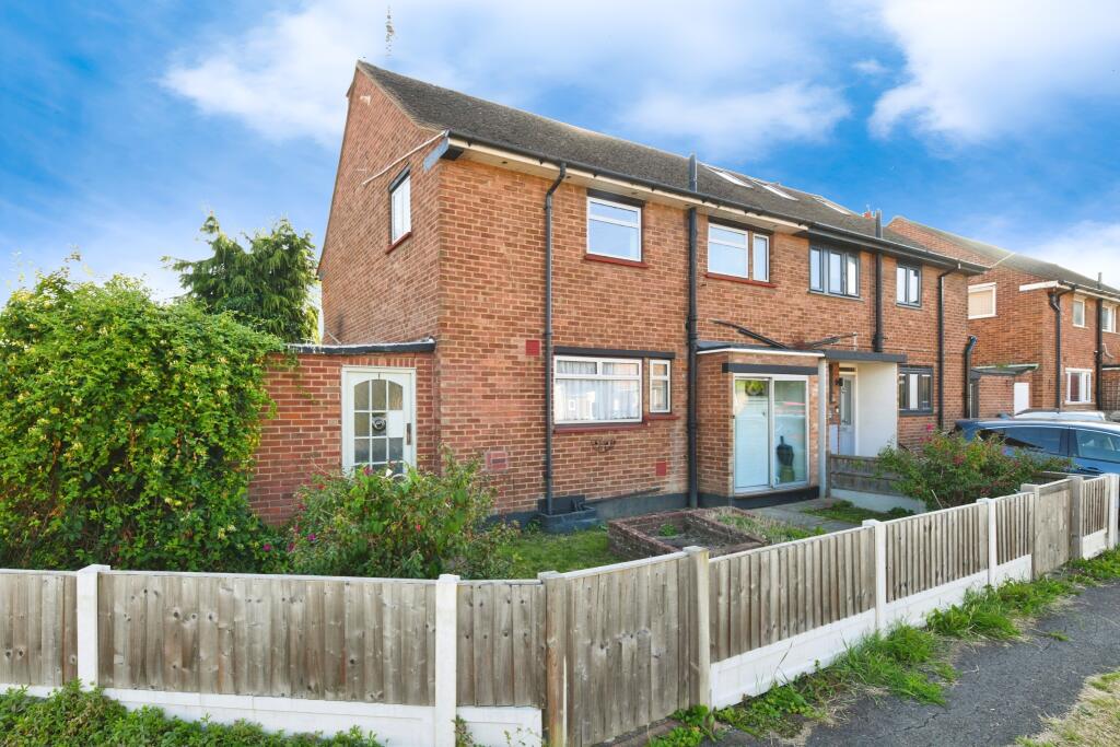 Main image of property: Kings Close, Rayleigh, Essex, SS6