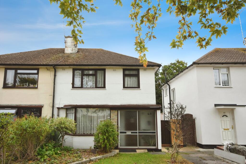 Main image of property: Broomfield Avenue, Leigh-on-Sea, Essex, SS9