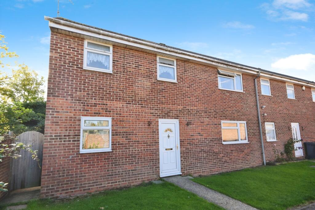 Main image of property: Hartford Close, Rayleigh, Essex, SS6