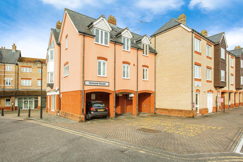 1 bedroom flat for sale in Ormond House, Roche Close, Rochford, Essex, SS4