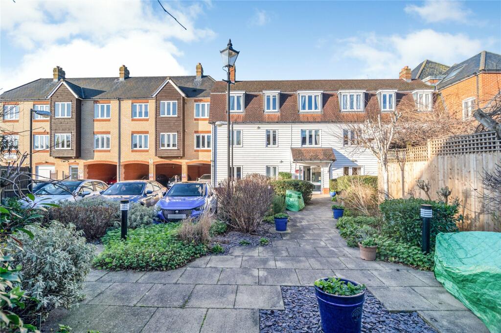 1 bedroom flat for sale in Ormond House, Roche Close, Rochford, Essex, SS4