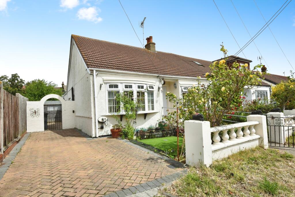 Main image of property: Rochefort Drive, Rochford, Essex, SS4
