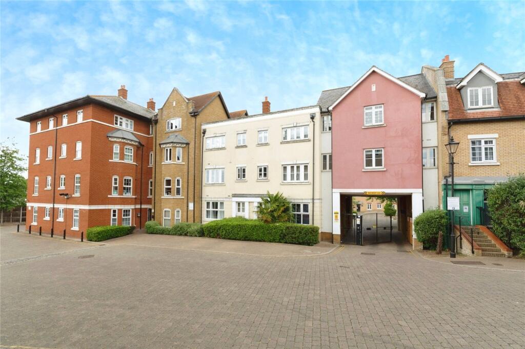 Main image of property: Roche Close, Rochford, Essex, SS4