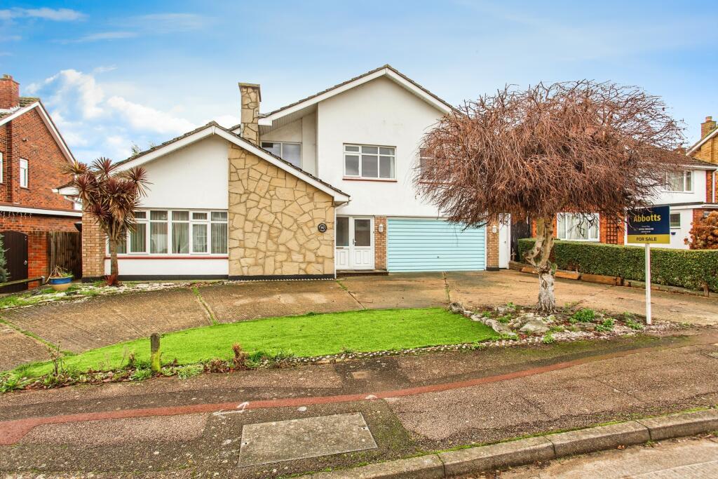 4 bedroom detached house for sale in Wansfell Gardens, Thorpe Bay