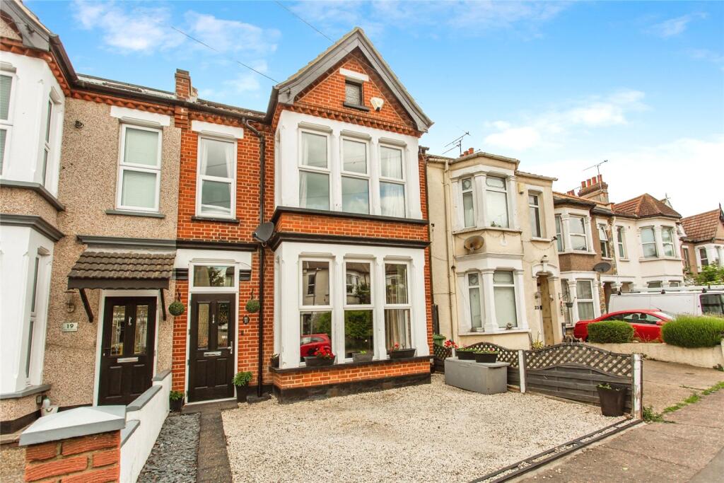 4 bedroom end of terrace house
