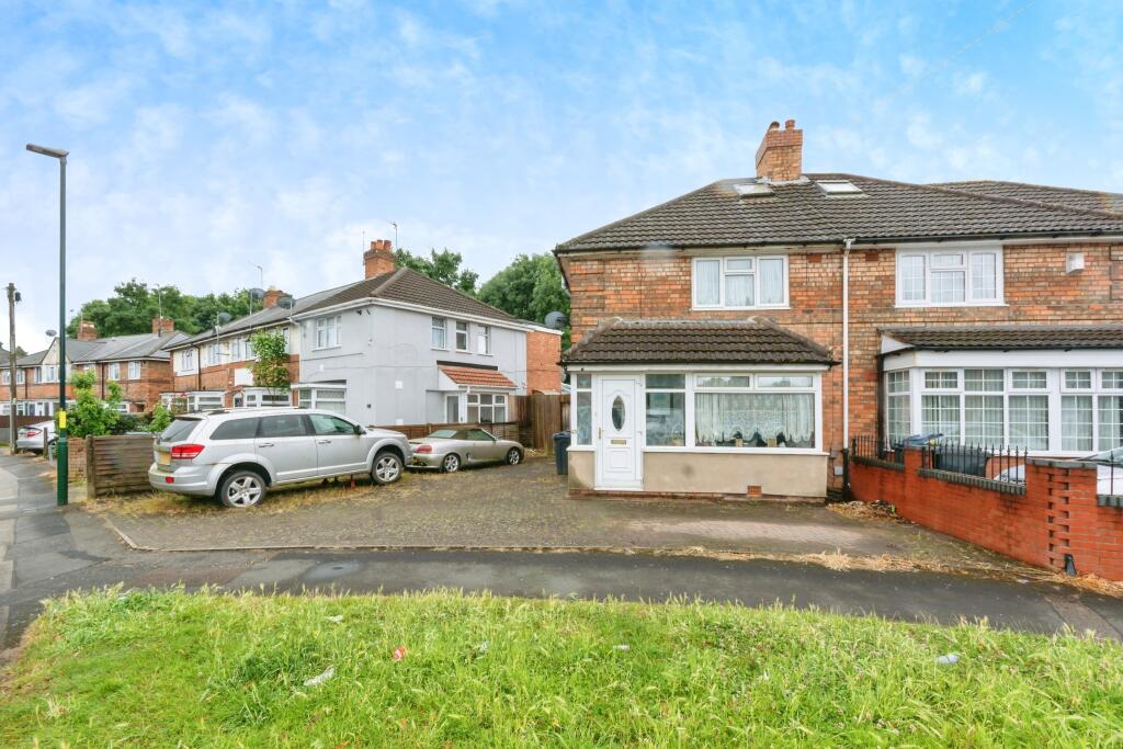 3 bedroom semidetached house for sale in Circular Road, Birmingham