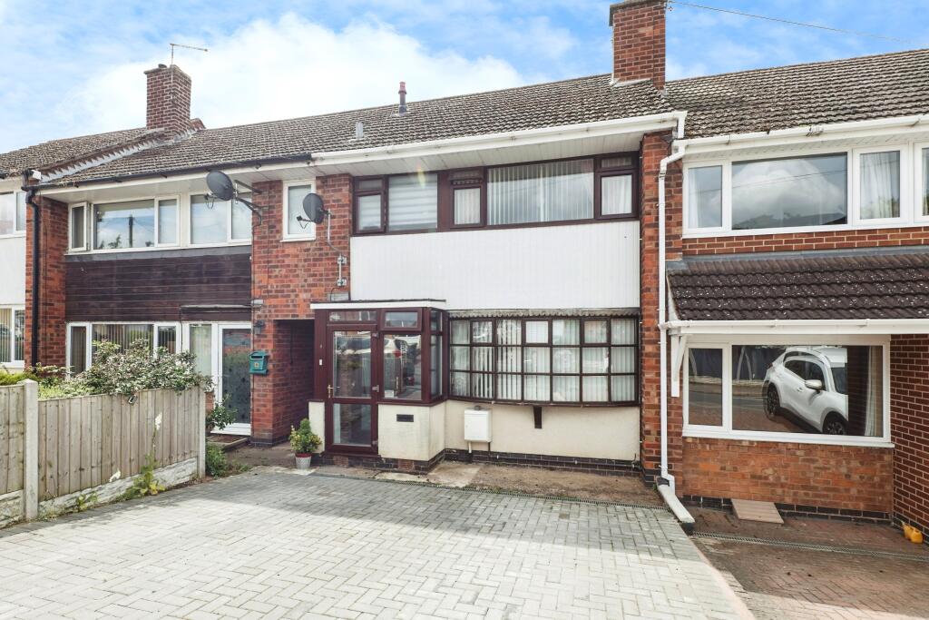 3 bedroom terraced house for sale in Wakefield Close, Hurley