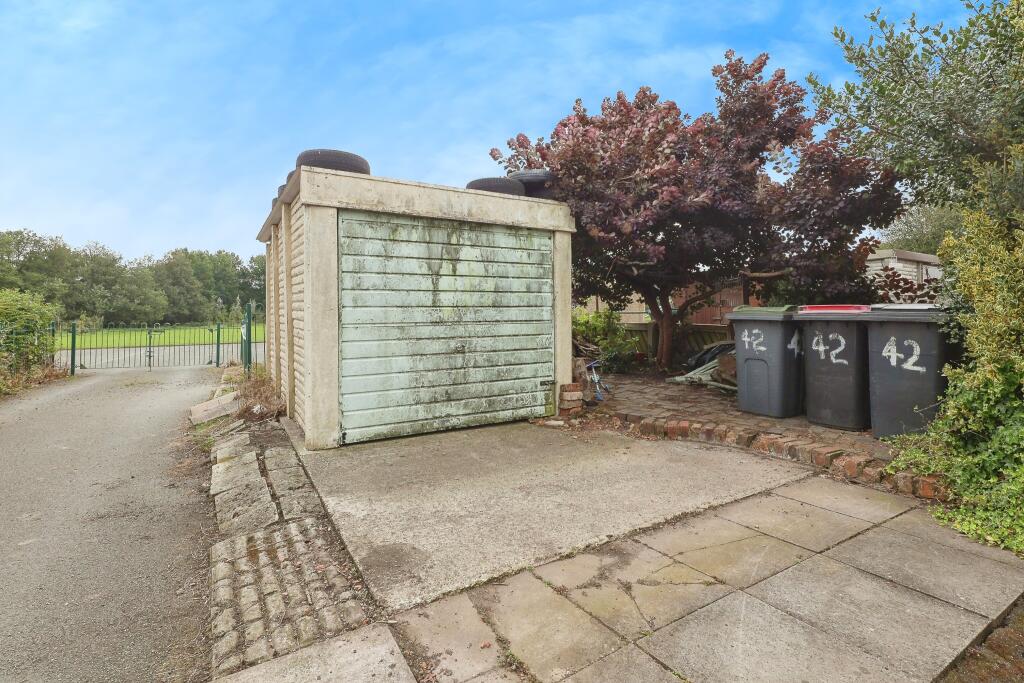 Additional property image - Ridge Lane, Oldbury, Nuneaton, Warwickshire, CV10