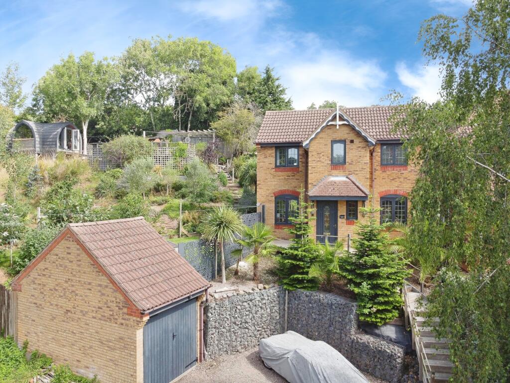 Main image of property: Elm Way, Nuneaton, Warwickshire, CV10