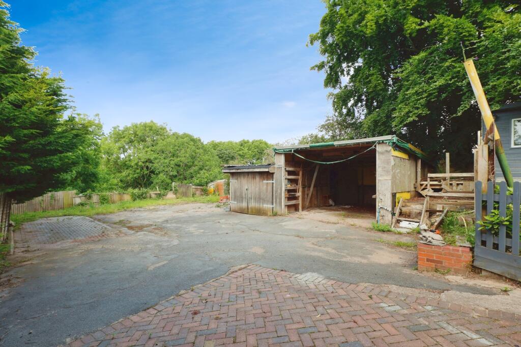 Additional property image - Oldbury Road, Nuneaton, Warwickshire, CV10