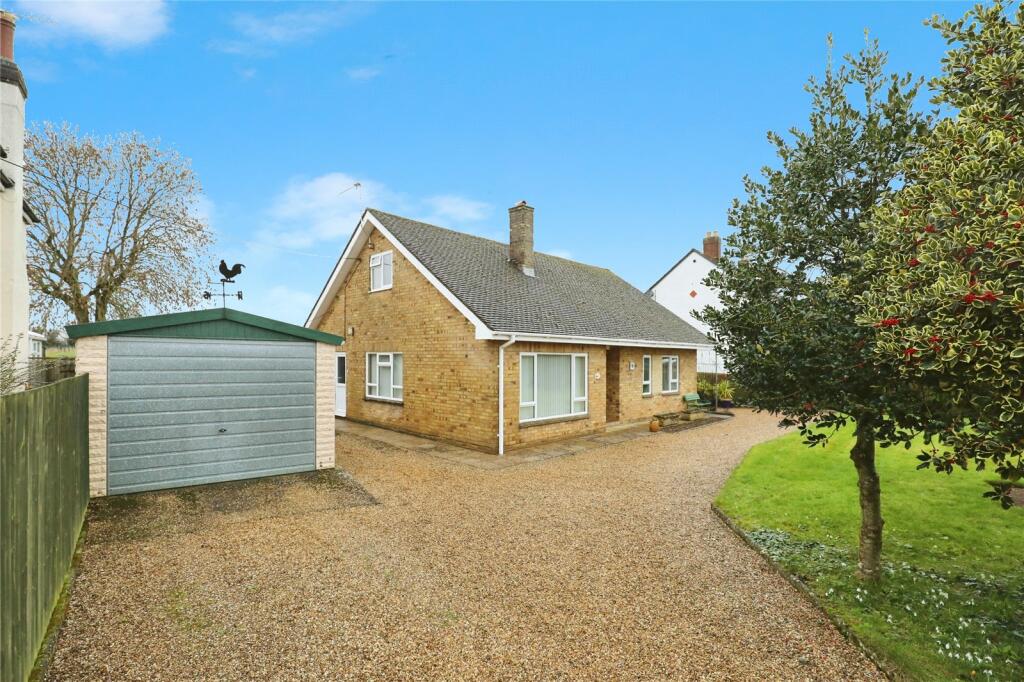 3 bedroom bungalow for sale in Farndon Road, Woodford Halse, Daventry, NN11