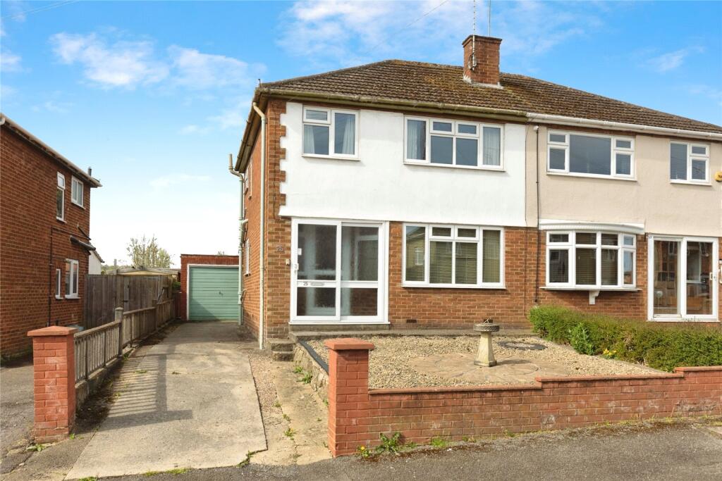 Main image of property: Neithrop Avenue, Banbury, Oxfordshire, OX16