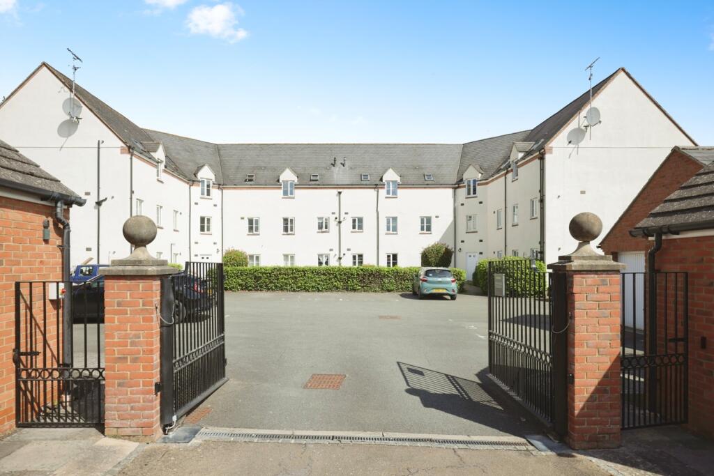 Main image of property: Sir Henry Jake Close, Banbury, Oxfordshire, OX16