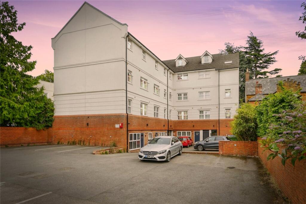 Main image of property: West Bar Street, Banbury, Oxfordshire, OX16