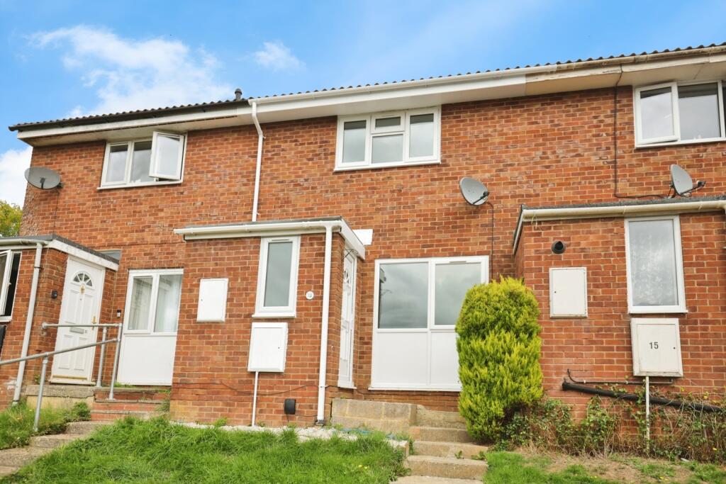 Main image of property: Angus Close, Banbury, Oxfordshire, OX16
