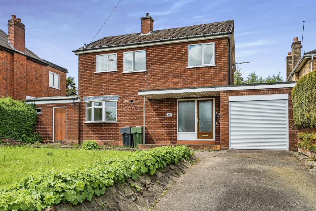 3 bedroom detached house for sale in Bromsgrove Road, Romsley