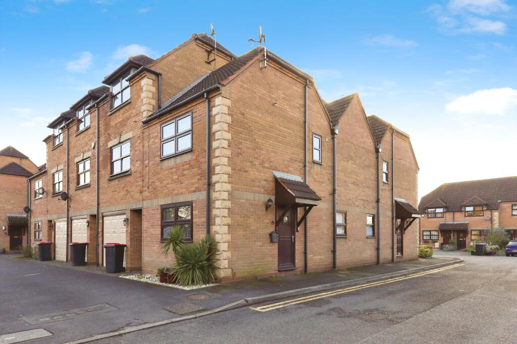 2 bedroom terraced house for sale in Ferndale Court, Coventry Road