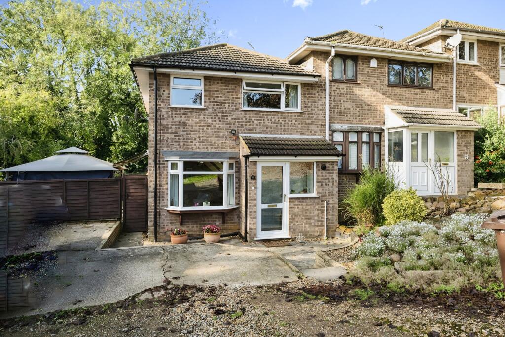 3 bedroom end of terrace house for sale in Harmans Way, Weedon