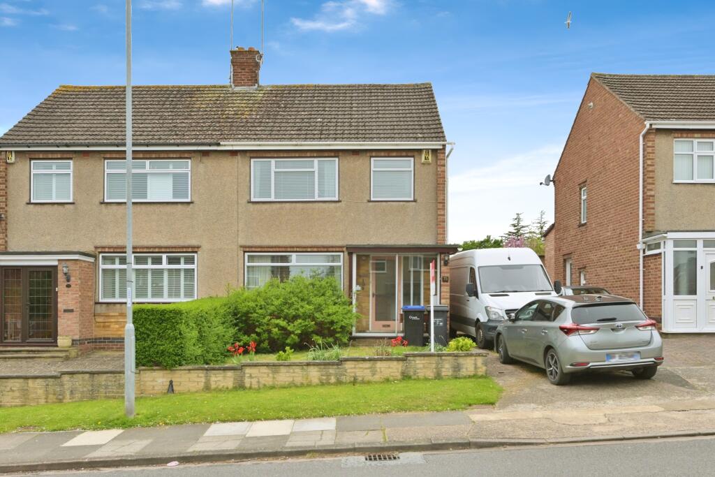 3 bedroom semi-detached house for sale in Chiltern Avenue, NORTHAMPTON, Northamptonshire, NN5