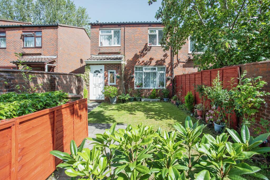 3 bedroom semidetached house for sale in Billingwell Place