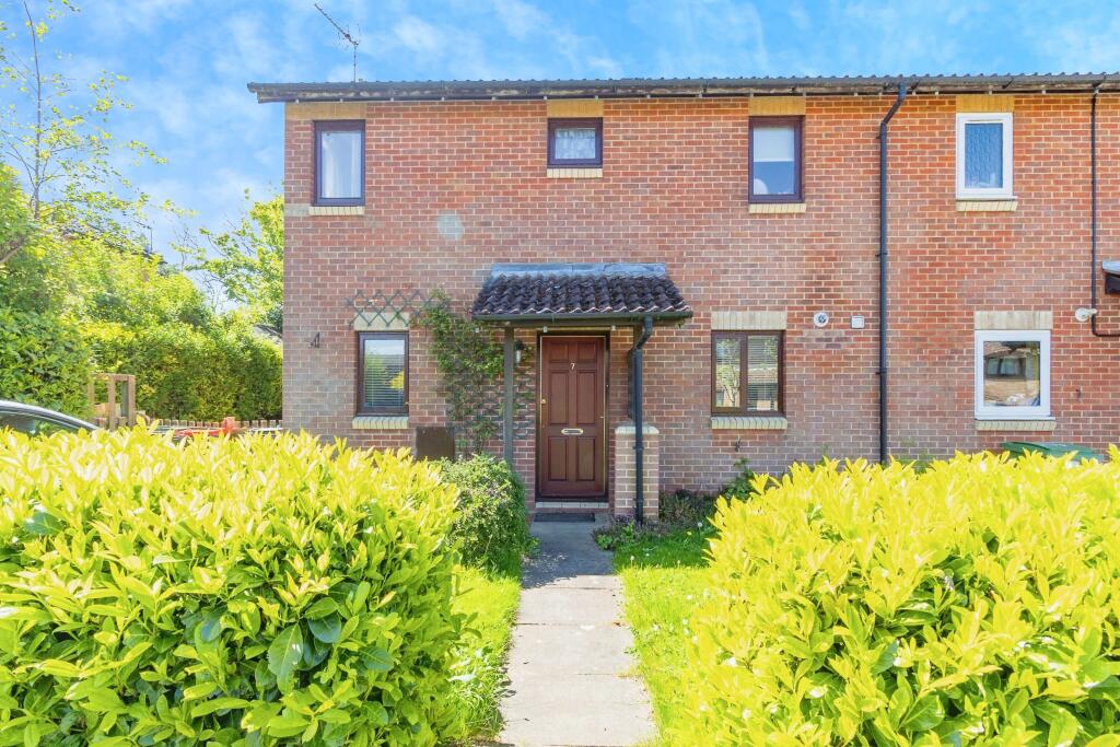 3 bedroom semidetached house for sale in Northcroft, Shenley Lodge