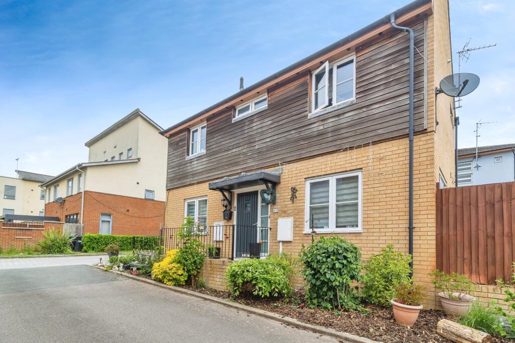 Main image of property: Flexerne Crescent, Ashland, Milton Keynes, Buckinghamshire, MK6